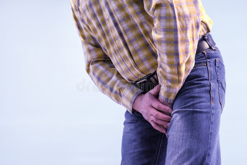 Urolithiasis 慢性胰腺炎 在膀胱的石头 人劫掠了他的在痛苦适合的鼠蹊 库存图片